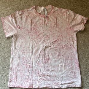 Pink & white Lululemon t-shirt